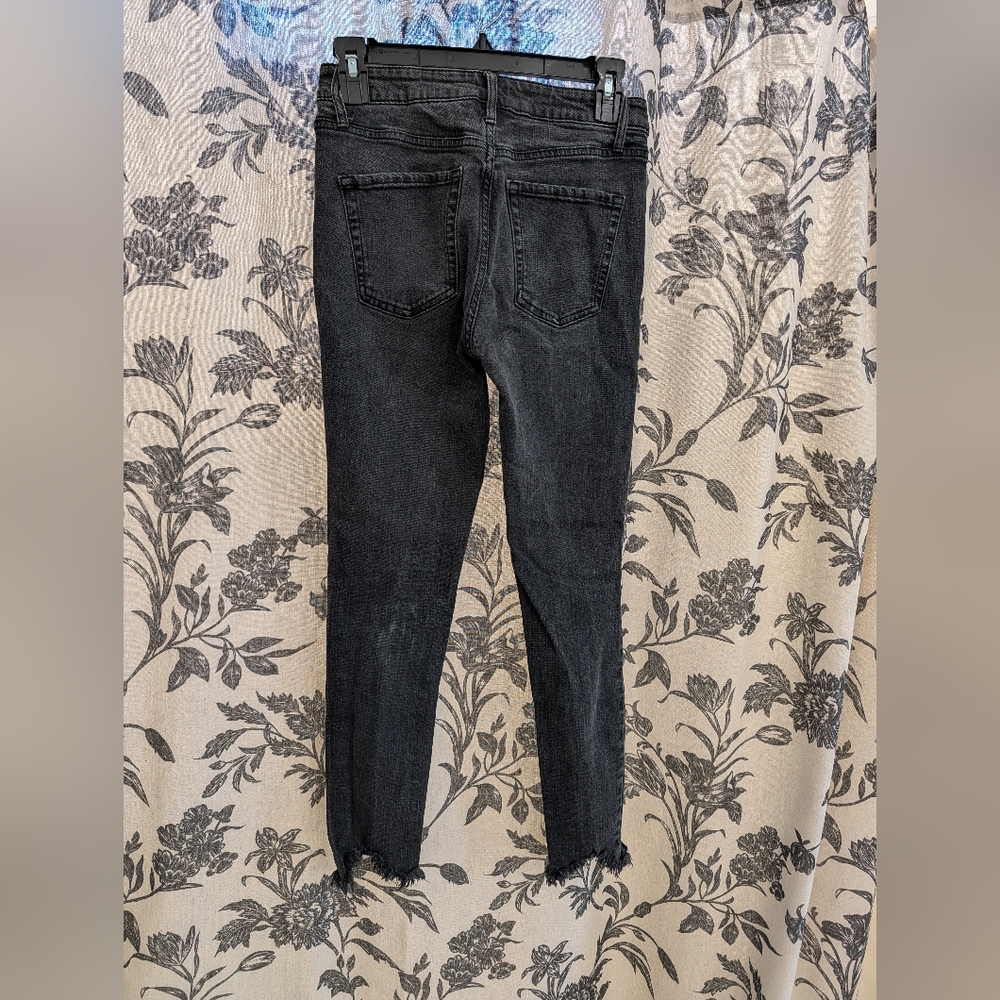 Wild Fable High Rise Black Denim Distressed / Ripped Jeans - Size 2 - Picture 3 of 5